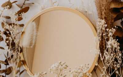 Reflejos brillantes: Maestría en la decoración con espejos